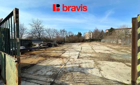 Pronájem komerčního pozemku 1850 m², ul. Holzova, Brno - Líšeň, oplocené, v rámci areálu