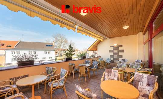 Prodej gastronomického a zábavního komplexu: v srdci Hodonína, pozemek 1000m² , dvě restaurace, bowling, kulečník, šipky
