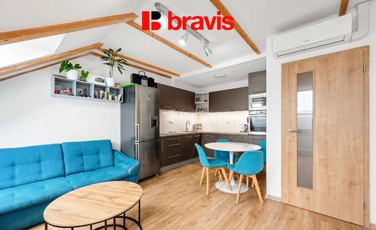 Prodej útulného mezonetového bytu 4+kk ,113 m² s parkovacím stáním , Jinačovice u Brna, klimatizován