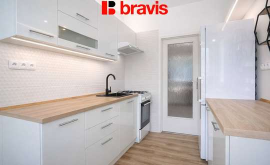 Pronájem bytu 1+1 s prosklenou lodžií na ulici Ukrajinská Brno - Bohunice