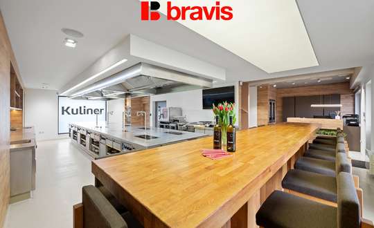 Pronájem kuchařské školy, Moravany u Brna, kompletně vybaveno, 8 parkovacích míst v ceně