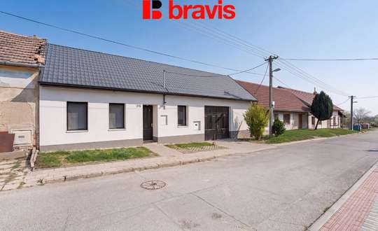 Prodej rodinného domu 2+1 se zahradou a garáží, Vrbice u Hustopečí