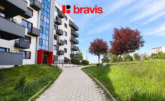 Pronájem bytu 2+kk Brno - Líšeň, ulice Houbalova, garážové parkovací stání v ceně