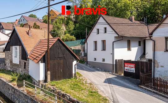 Prodej nadstandardního RD 3+kk, Brtnice - Dolní Smrčné, po rekonstrukci, garáž, dílna, vířivka, rekuperace, místo pro saunu, zahrada, sklep