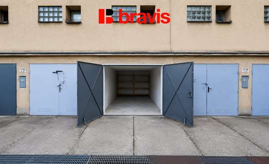Prodej garáže o velikosti 17 m², Brno-Lesná, ulice Barvy