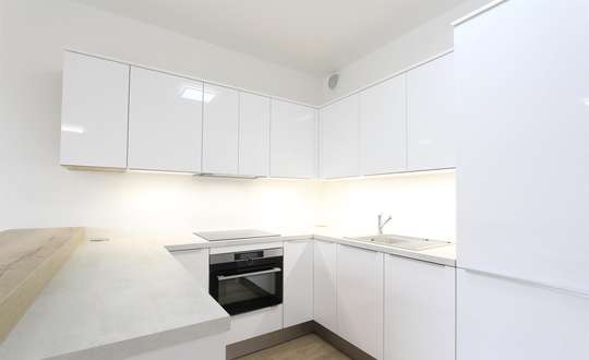 Pronájem bytu 2+kk,  Brno - Ponava,  ul. U Červeného mlýna, sklepní kóje, lodžie, 2 garážové stání