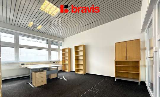 Pronájem kanceláře o velikosti 23,4 m², ul. Vintrovna, obec Popůvky, vč. zázemí