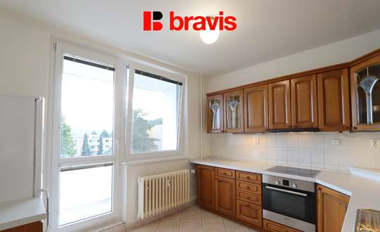 Pronájem slunného bytu 2+1, Brno - Jundrov, ul. Šeříkova, balkon, šatna, sklep, parkování
