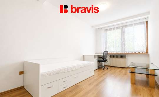 Pronájem pokoje 14m² v bytě 3+1 se zahradou k užívání, sdílené studentské bydlení, Masarykova čtvrť – Jeřabinová