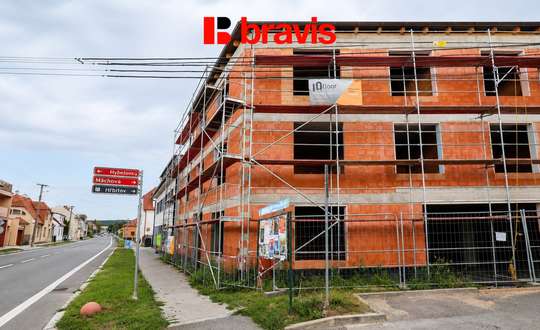 Pronájem obchodního prostoru 30 m², Rosice ul. Brněnská, novostavba, možnost dokončení dle vašich představ