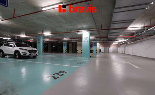 Pronájem garážové stání, Palác Trnitá, blízko office park Vlněna, volné ihned, 8 garážových stání k dispozici