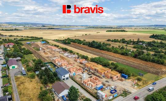 Prodej moderní, nízkoenergetické novostavby, byt 4+kk, 80,6m², Tuřany, dvě terasy, zahrada 56,6m² možnost sklepa a parkování