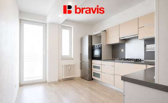 Podnájem prostorného 3+1, ul. Merhautova, Brno-Zábrdovice, garážové stání, 2 balkony, centrum města