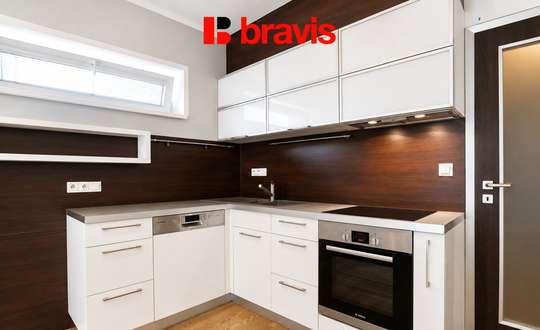 Pronájem bytu 3+kk, Šlapanice u Brna, ul. Brněnská Pole, terasa se zahrádkou, garážové stání