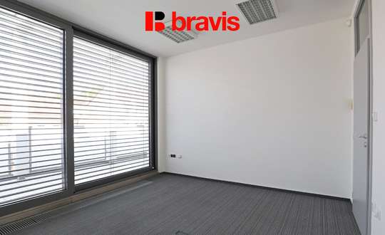 Rent a modern office with a balcony - Palackého náměstí, Slavkov u Brna, parking and advertising options