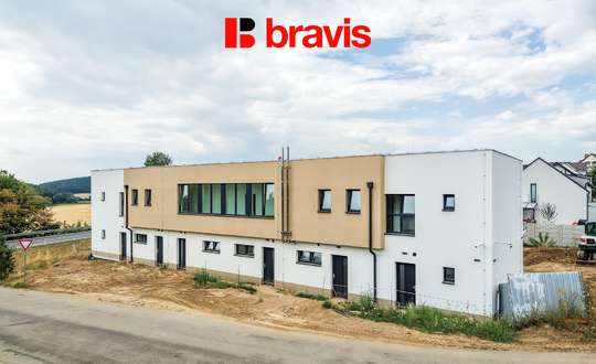 Prodej nebytového prostoru o dispozici 1+kk v moderní novostavbě polyfunkčního domu, 61,7m², Lipůvka u Brna, parkovací stání v ceně
