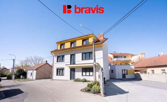 Prodej moderního bytu 3+1, 85,5 m² , Černovice: Havraní, prostorné pokoje, šatna, samostatná kuchyně,možnost parkování
