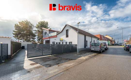 Prodej RD: bydlení spojeného s podnikáním, Brno - Holásky, byt 4+KK (140m2), dva obchodní prostory, parkování