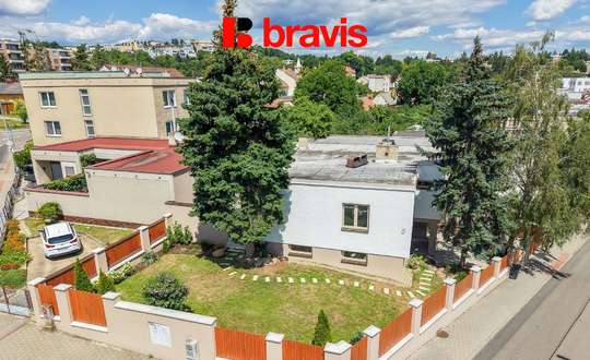 Prodej exkluzivního rodinného domu 6+kk se zahradou, dvojgaráží, dílnou, šatnou: Brno: Řečkovice, pozemek 380 m²