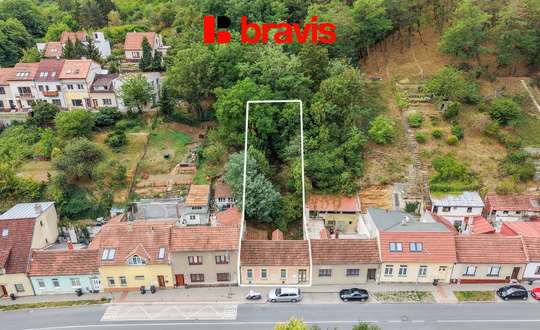 Prodej domu ke kompletní rekonstrukci: Líšeň: Ondráčkova, krásné klidné místo