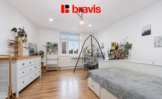 Prodej atypického bytu 2+kk, ul.Charbulova – Černovice, velký sklep, zahrada