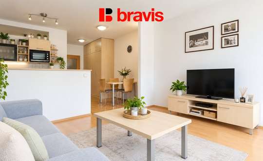 Pronájem prostorného bytu 1+kk se spací nikou, Brno - Staré Brno, ulice Vodní, balkon, kompletně zařízený