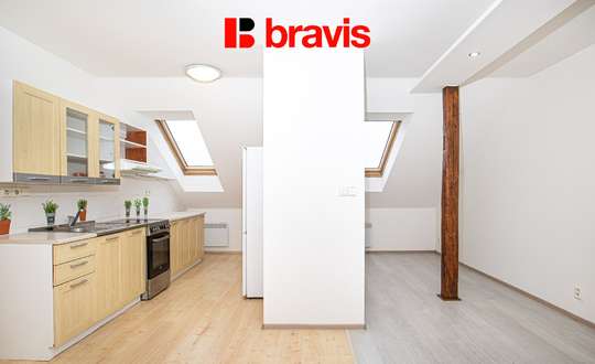 Rent of a 2+kk apartment in a family house, Sejkorova street Brno - Židenice, problem-free parking