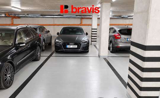 Pronájem garážového stání Pekárenský dvůr, Brno -  Zábrdovice, 13 m²