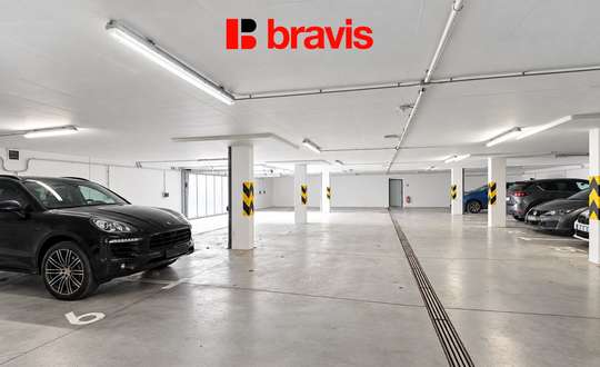 Pronájem garážového stání, ul. Karla Kryla, 12 m2, Brno - Sadová