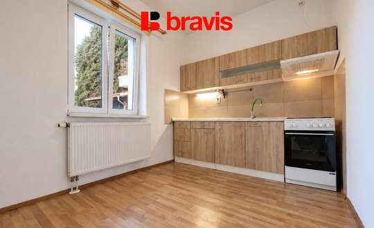 Pronájem bytu 2+1 56 m², Brno - Husovice, centrum, klidný vnitroblok, kolárna