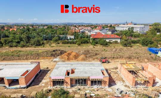 Prodej moderního, nízkoenergetického vilabytu 3+kk, 90,2 m², Brno - Tuřany, 2 terasy, zahrádka 32,7 m², parkování