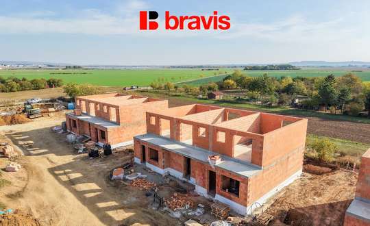Prodej moderního, nízkoenergetického vilabytu 3+kk, 90,2 m², Brno - Tuřany, 2 terasy, zahrádka 32,7 m², parkování