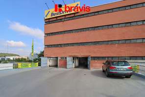 Prodej 2 garažových stání v parkovacím domě na ulici Herčíkova, Brno - Královo Pole, ostraha 24/7
