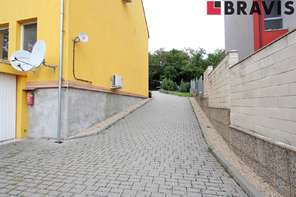Pronájem zařízeného bytu 3+kk, ul. Lány, Brno - Bohunice, internet a TV, garáž, společná zahrada