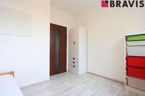 Pronájem zařízeného bytu 3+kk, ul. Lány, Brno - Bohunice, internet a TV, garáž, společná zahrada