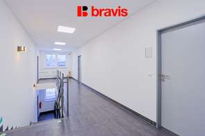 Podnájem kanceláře 29,7m² v nové administrativní budově v Popůvkách u Brna
