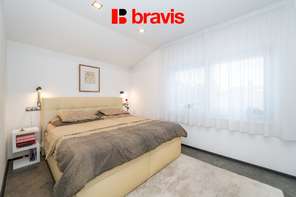 Prodej RD: bydlení spojeného s podnikáním, Brno - Holásky, byt 4+KK (140m2), dva obchodní prostory, parkování