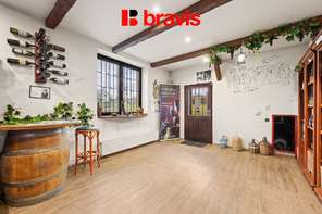 Prodej RD: bydlení spojeného s podnikáním, Brno - Holásky, byt 4+KK (140m2), dva obchodní prostory, parkování