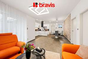 Prodej RD: bydlení spojeného s podnikáním, Brno - Holásky, byt 4+KK (140m2), dva obchodní prostory, parkování