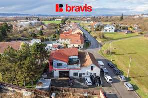 Prodej RD: bydlení spojeného s podnikáním, Brno - Holásky, byt 4+KK (140m2), dva obchodní prostory, parkování