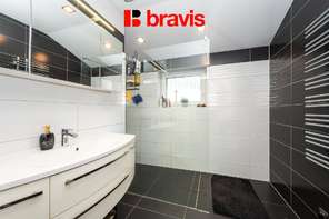 Prodej RD: bydlení spojeného s podnikáním, Brno - Holásky, byt 4+KK (140m2), dva obchodní prostory, parkování