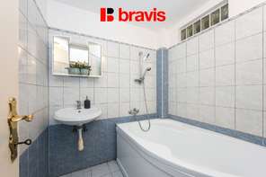 Prodej autoservisu, komerčního prostoru a krásného bytu 4+KK s terasou, dostatek parkovacích míst