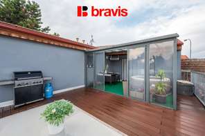 Prodej autoservisu, komerčního prostoru a krásného bytu 4+KK s terasou, dostatek parkovacích míst