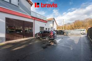 Prodej autoservisu, komerčního prostoru a krásného bytu 4+KK s terasou, dostatek parkovacích míst