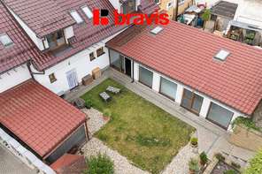 House for sale 5+1, winter garden, outdoor covered swimming pool, sauna, parking for up to 3 cars, ornamental pond, wine cellar, garden, Střelice village
