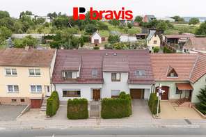 House for sale 5+1, winter garden, outdoor covered swimming pool, sauna, parking for up to 3 cars, ornamental pond, wine cellar, garden, Střelice village