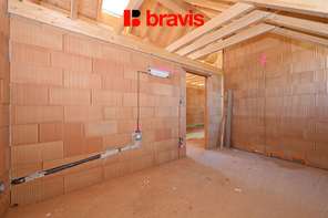 Prodej samostatného rodinného domu 6+kk (9), pozemek 294 m2,  v Kobylnicích u Brna, 3x parkovací stání, vysoký standard