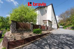 Prodej rodinného domu - Lysice - zahrada 999 m² - 3 bytové jednotky