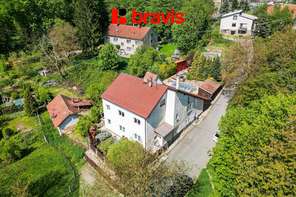 Prodej rodinného domu - Lysice - zahrada 999 m² - 3 bytové jednotky
