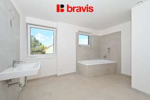 Prodej rodinného domu 110 m², Křenovice u Brna, dvě parkovací stání, krásná zahrada, terasa